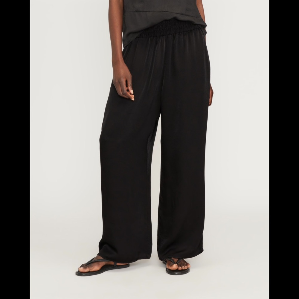 Everlane The Satin Pull-On Wide Leg Pant in Black Size M